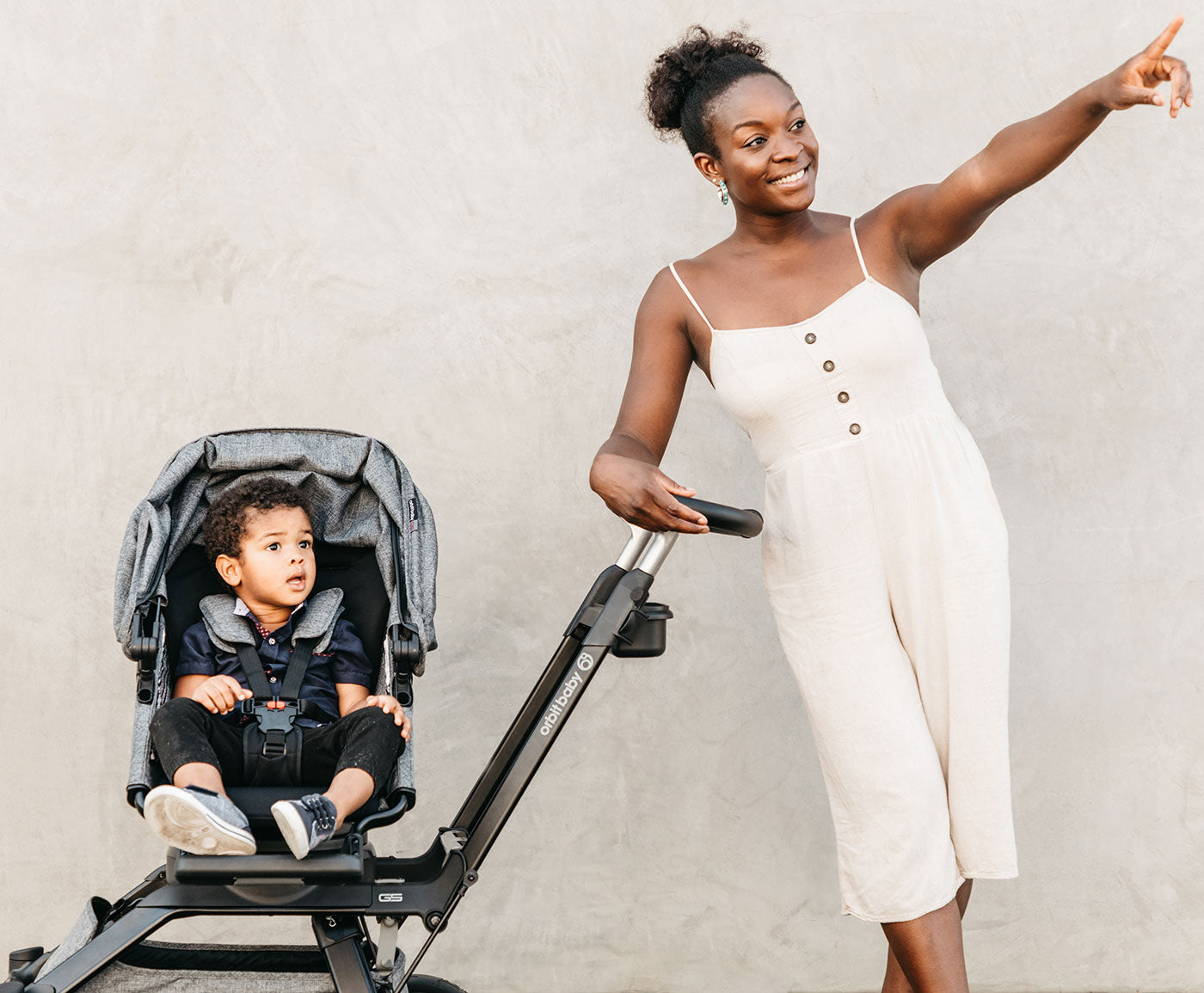 8 Ways to Educate and Entertain on a Stroller Walk